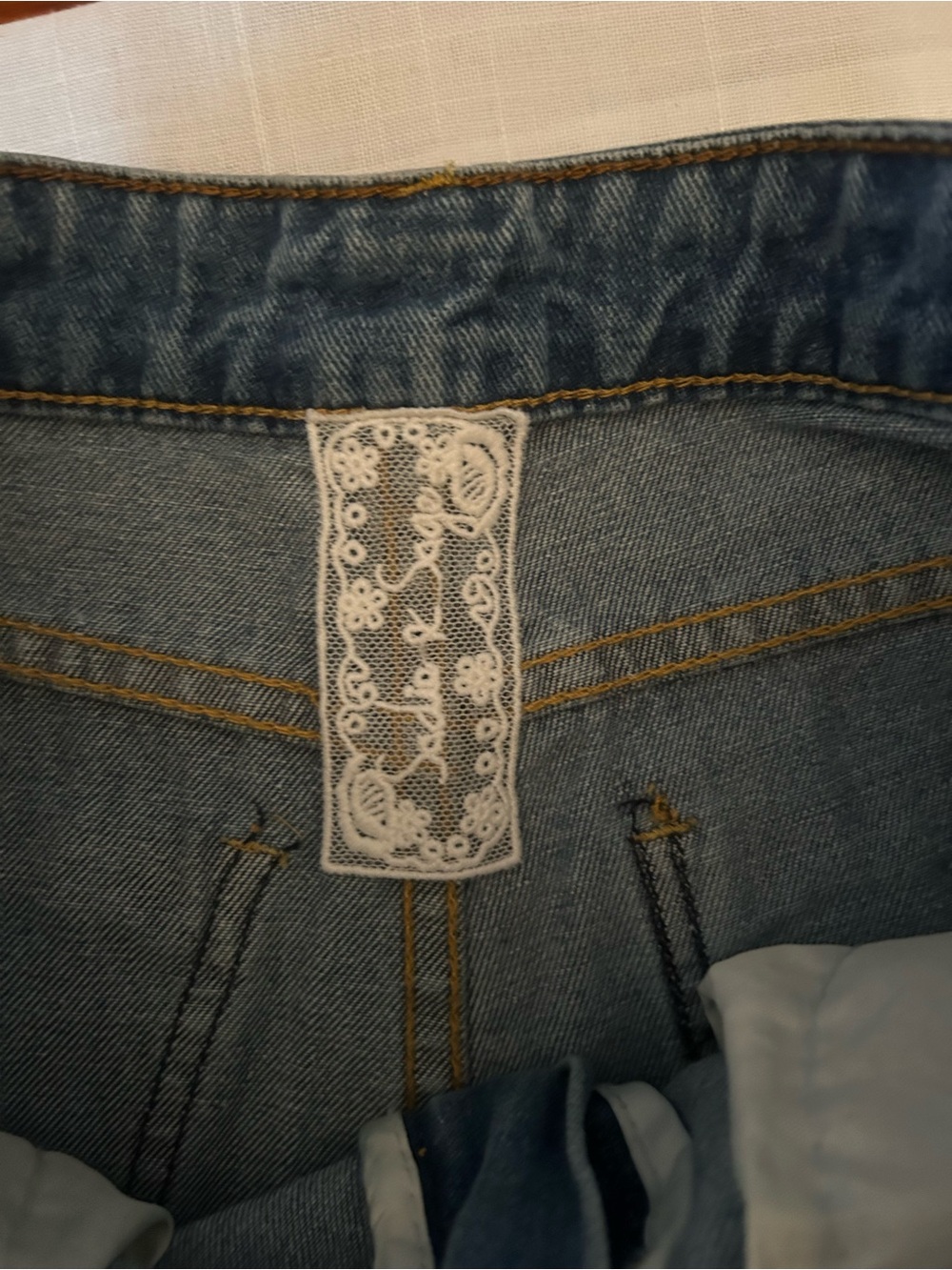 Sadie & Sage Women’s Light Blue Denim Jeans embroidered going down the sides